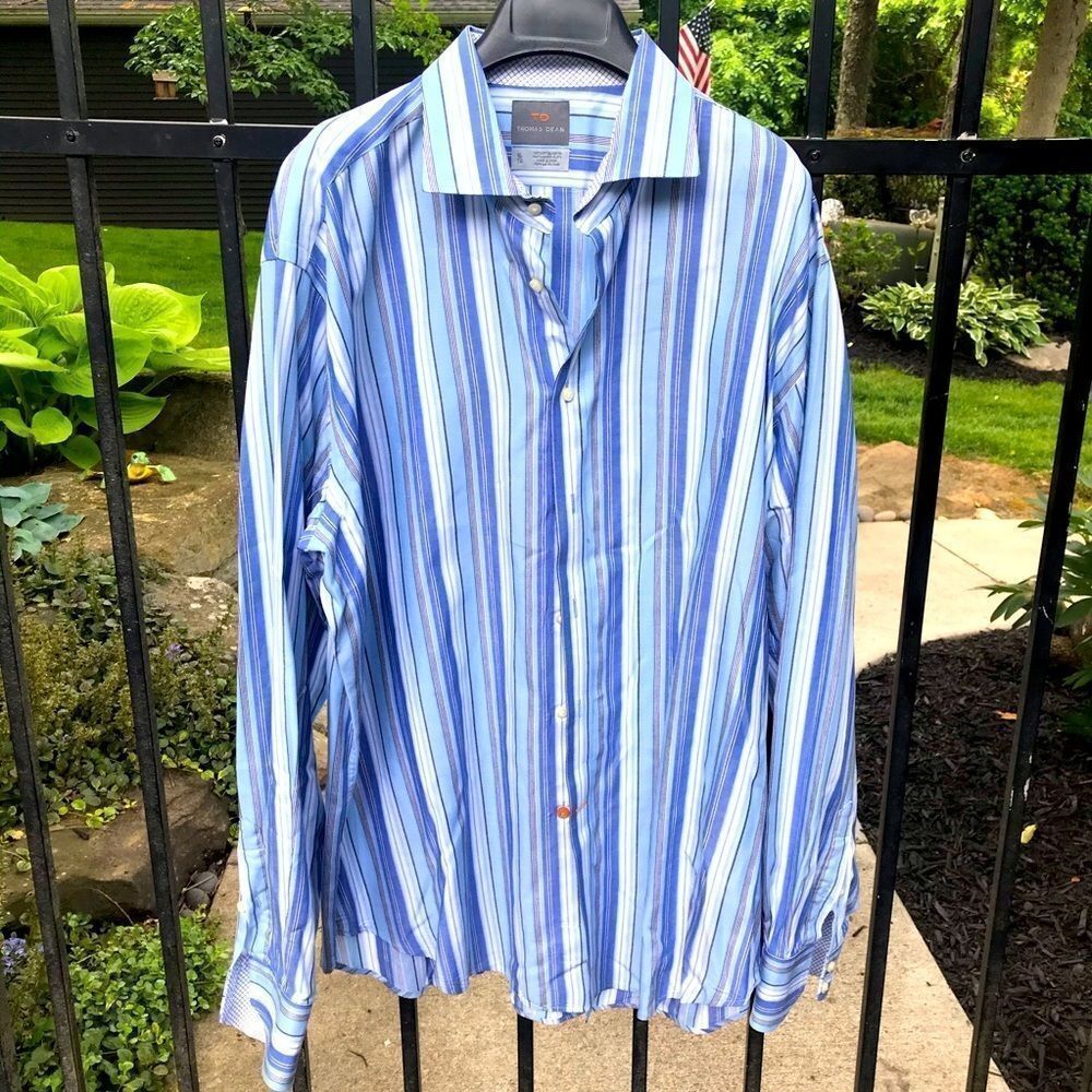 Thomas Dean casual button up shirt w/blue stripes